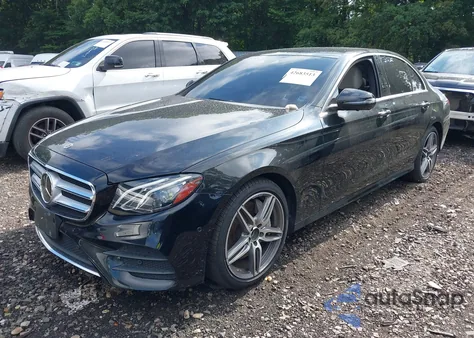 2019 Mercedes-Benz E 300 4Matic z USA, uszkodzony, nr VIN WDDZF4KB4KA533807